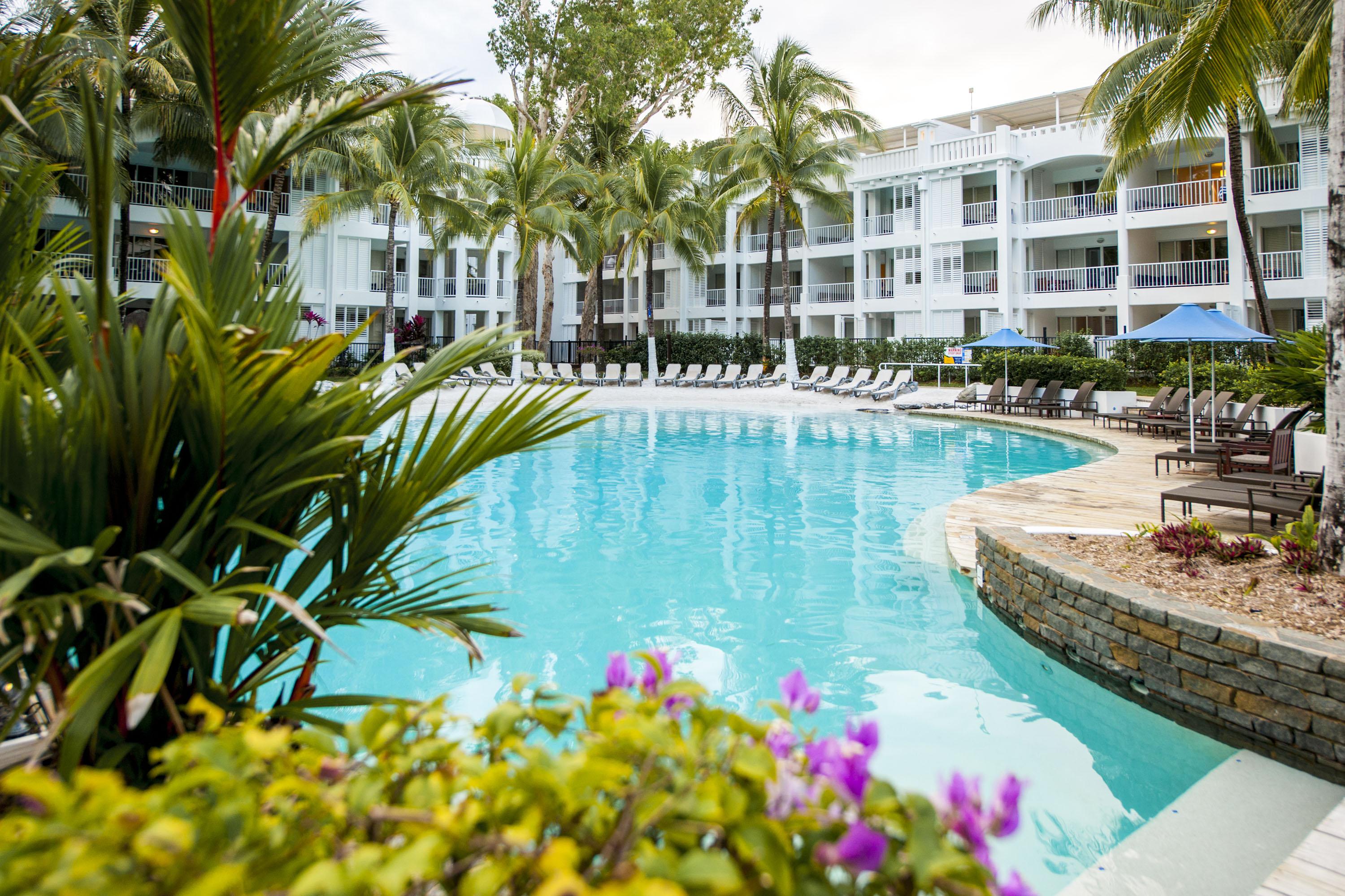 Peppers Beach Club & Spa Palm Cove Extérieur photo The pool at the Mantra on the Pool