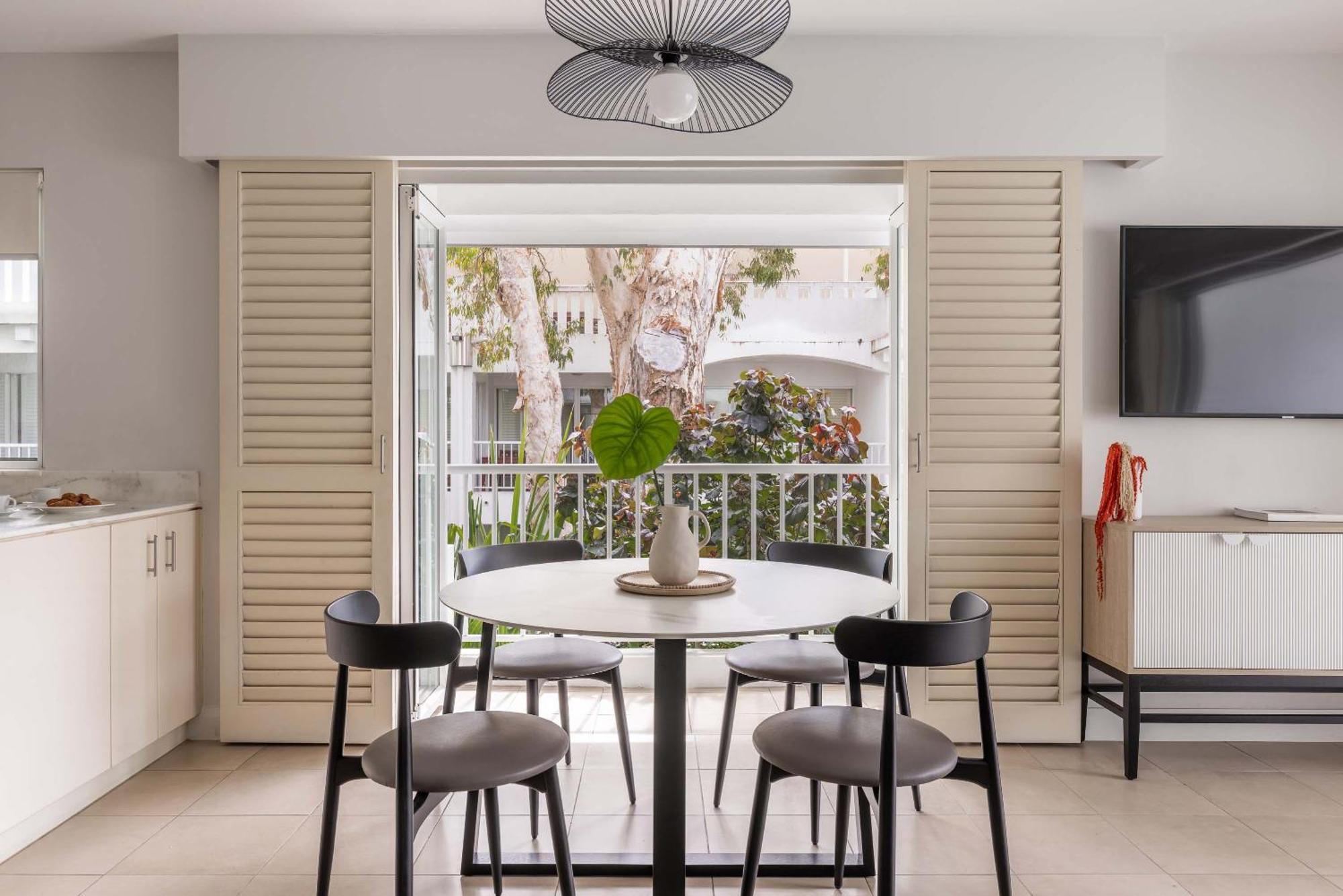 Peppers Beach Club & Spa Palm Cove Extérieur photo A dining room